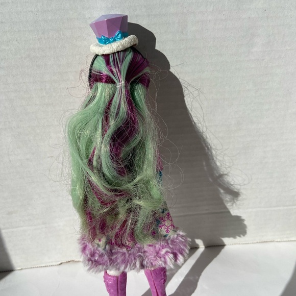 Ever after doll epic winter Madeline hatter with Purple and Pink Outfit - Picture 4 of 4